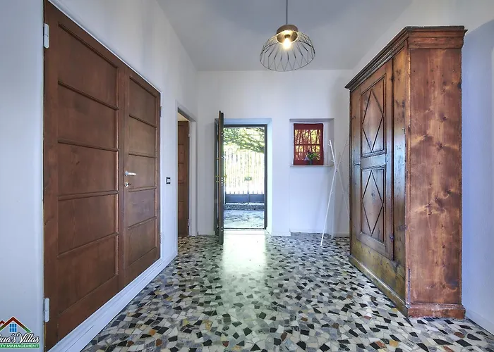 וילה Scoglio With Private Hot Tub And Air Conditioning ליירנה