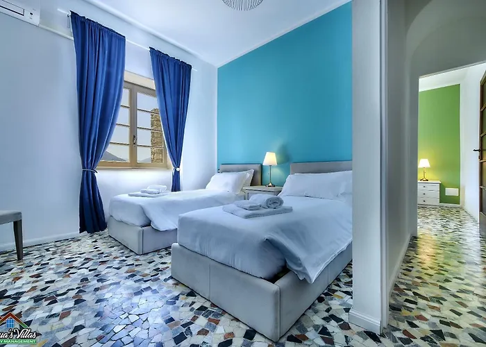 Scoglio With Private Hot Tub And Air Conditioning ליירנה