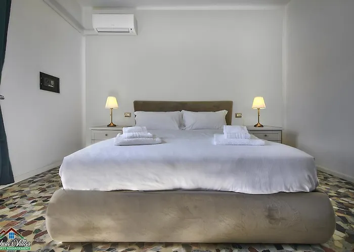 וילה Scoglio With Private Hot Tub And Air Conditioning ליירנה