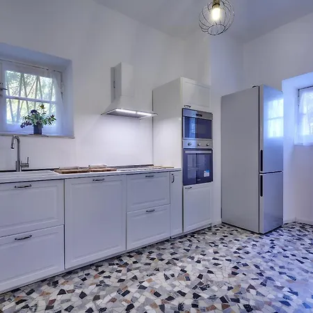 빌라 Scoglio With Private Hot Tub And Air Conditioning