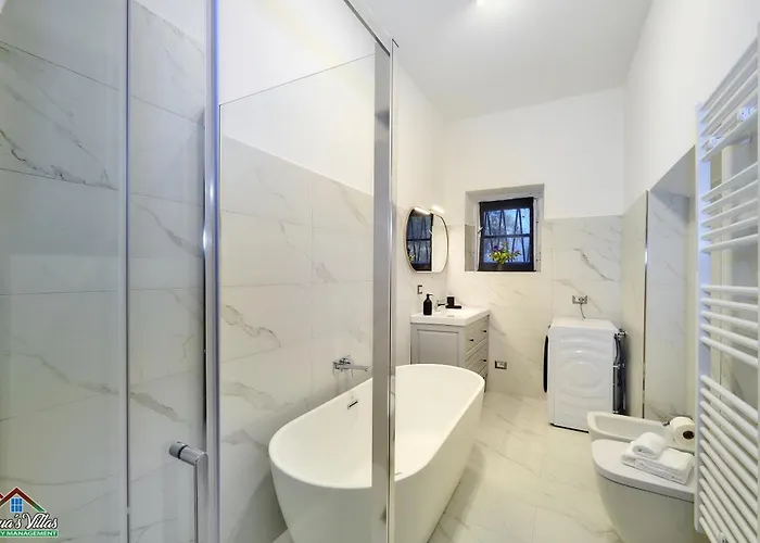 Scoglio With Private Hot Tub And Air Conditioning 빌라 리에르나