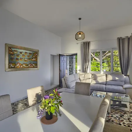 Scoglio With Private Hot Tub And Air Conditioning *