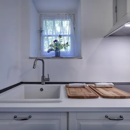 Вилла Scoglio With Private Hot Tub And Air Conditioning Льерна